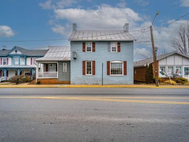 203 N MAIN ST, BRIDGEWATER, VA 22812