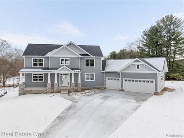 8527 Mystic Pines Court, Hamburg Twp, MI 48169