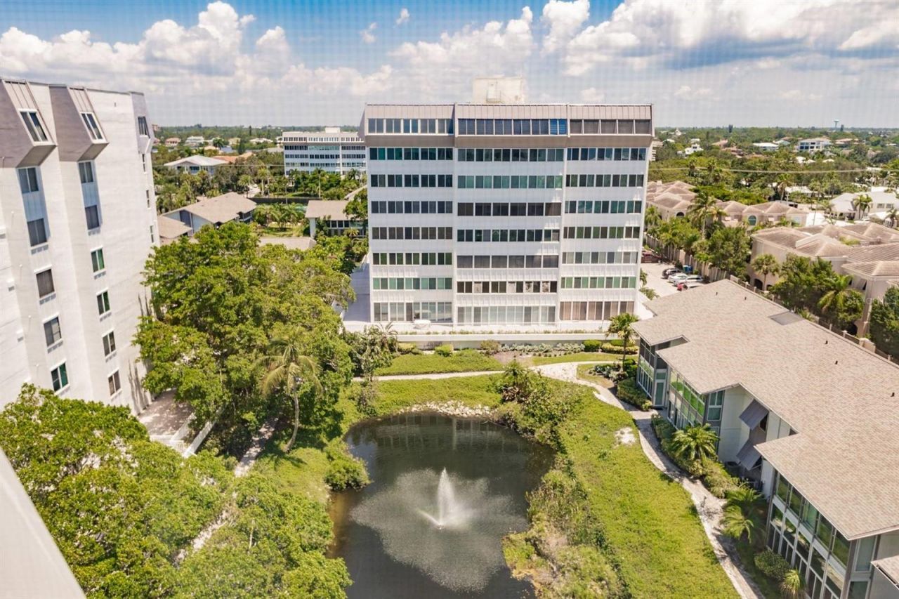 1055 W Peppertree Drive, Unit 805AA, Sarasota, FL 34242 Photo