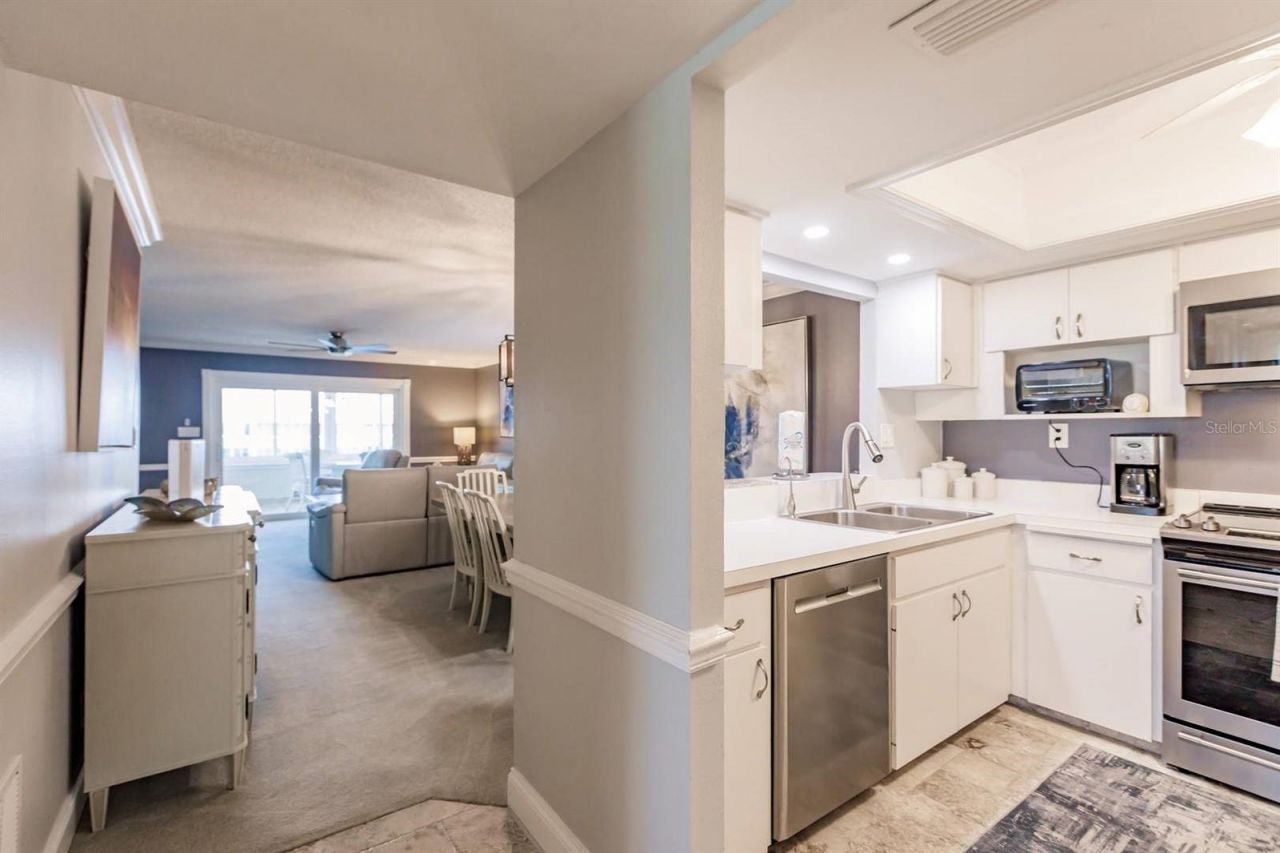 1055 W Peppertree Drive, Unit 805AA, Sarasota, FL 34242 Photo