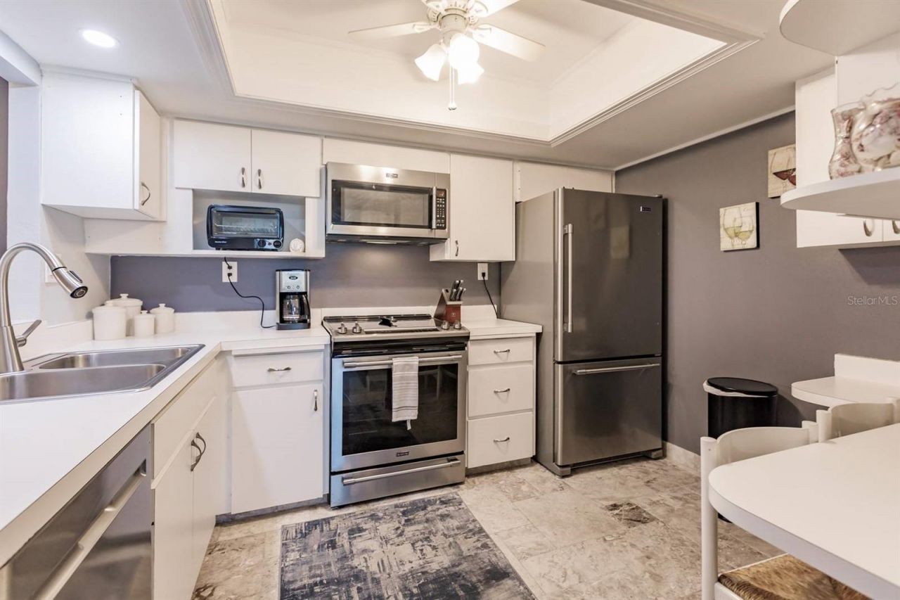 1055 W Peppertree Drive, Unit 805AA, Sarasota, FL 34242 Photo