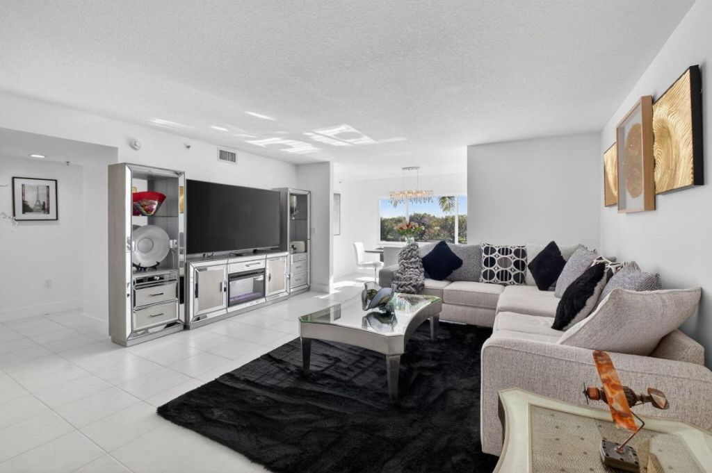 5778 Crystal Shores Drive, Unit 406, Boynton Beach, FL 33437 Photo