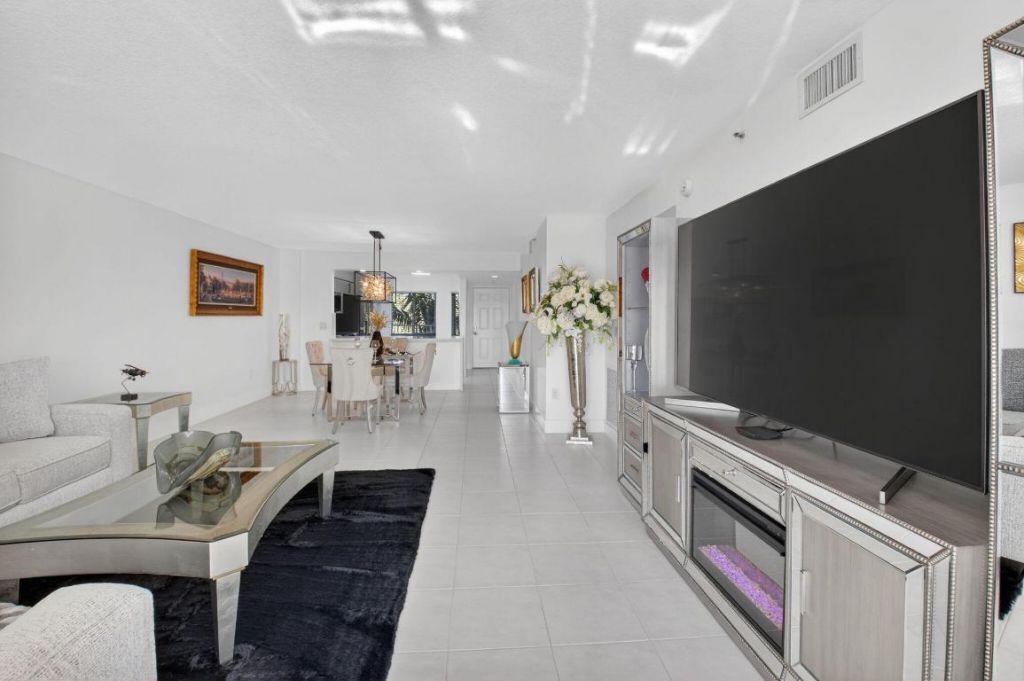 5778 Crystal Shores Drive, Unit 406, Boynton Beach, FL 33437 Photo