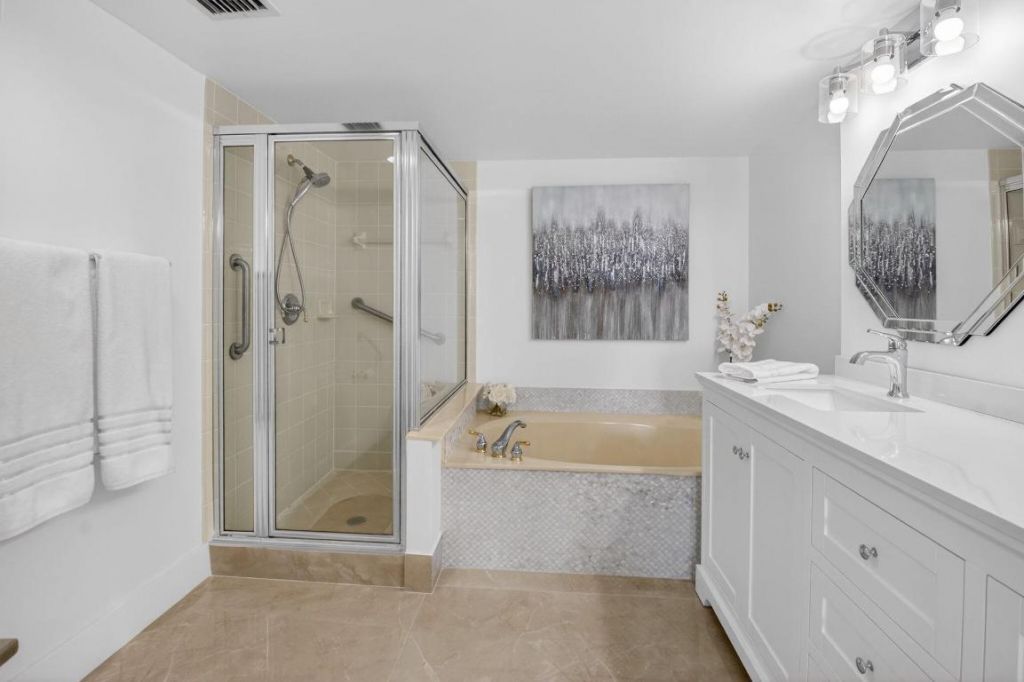 5778 Crystal Shores Drive, Unit 406, Boynton Beach, FL 33437 Photo