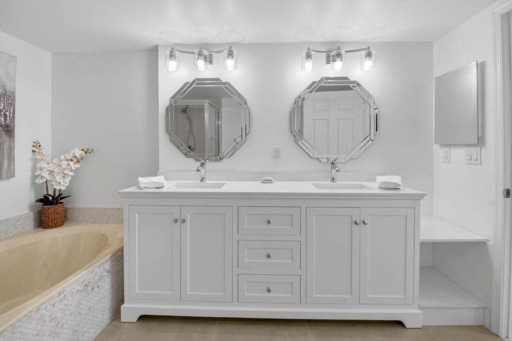 5778 Crystal Shores Drive, Unit 406, Boynton Beach, FL 33437 Photo