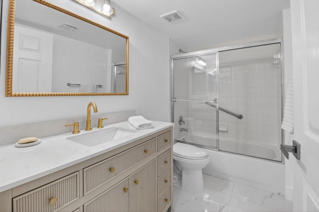 5778 Crystal Shores Drive, Unit 406, Boynton Beach, FL 33437 Photo