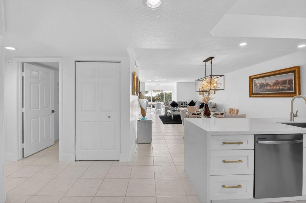 5778 Crystal Shores Drive, Unit 406, Boynton Beach, FL 33437 Photo