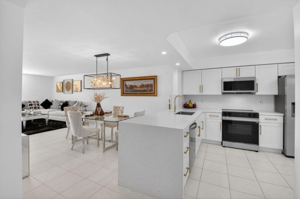 5778 Crystal Shores Drive, Unit 406, Boynton Beach, FL 33437 Photo