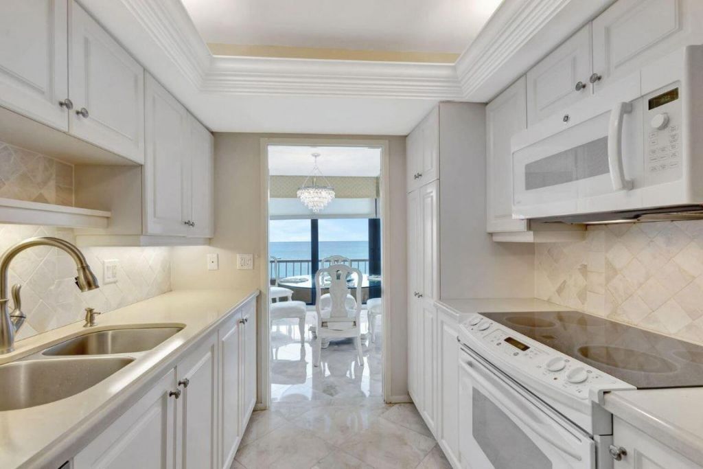 5540 N Ocean Drive, Unit 15-B, Singer Island, FL 33404 Photo