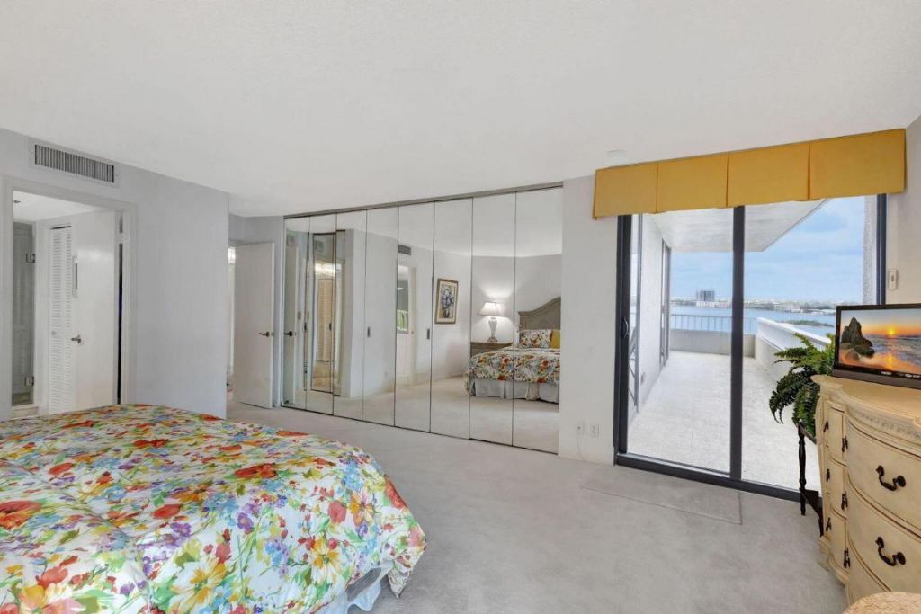 5540 N Ocean Drive, Unit 15-B, Singer Island, FL 33404 Photo