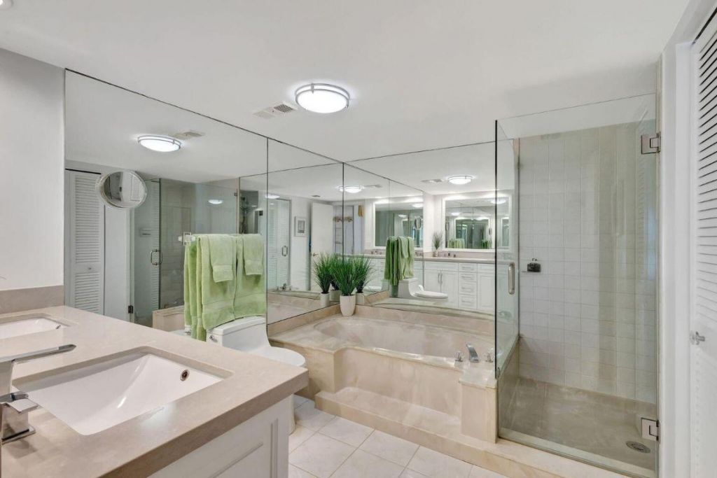 5540 N Ocean Drive, Unit 15-B, Singer Island, FL 33404 Photo