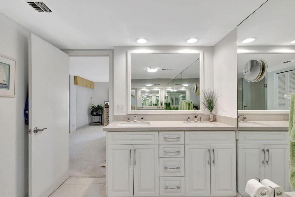 5540 N Ocean Drive, Unit 15-B, Singer Island, FL 33404 Photo