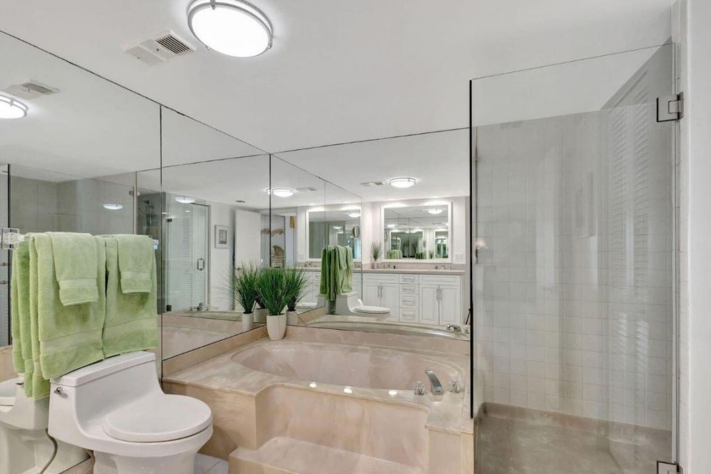 5540 N Ocean Drive, Unit 15-B, Singer Island, FL 33404 Photo