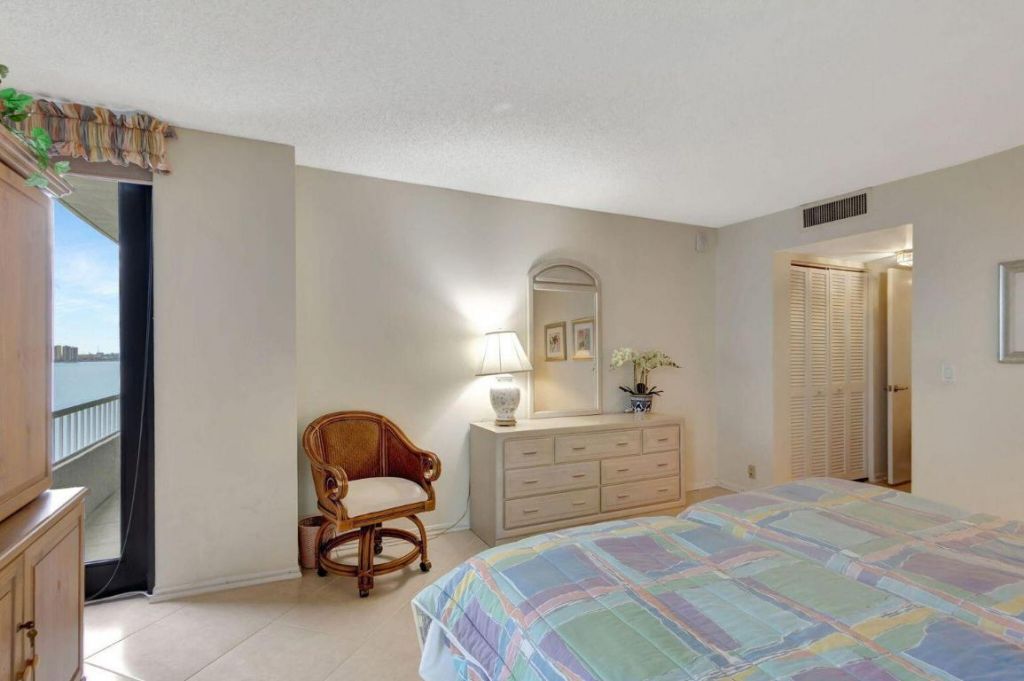 5540 N Ocean Drive, Unit 15-B, Singer Island, FL 33404 Photo