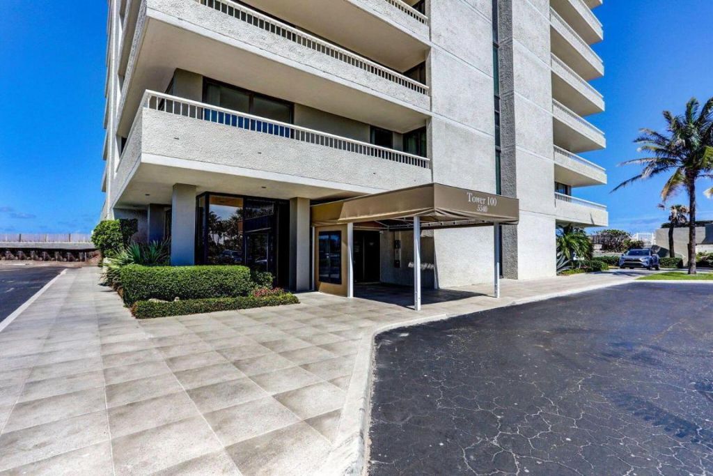 5540 N Ocean Drive, Unit 15-B, Singer Island, FL 33404 Photo