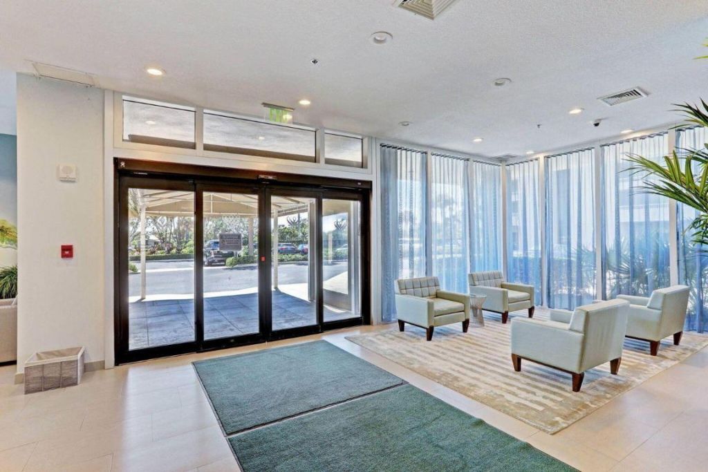 5540 N Ocean Drive, Unit 15-B, Singer Island, FL 33404 Photo