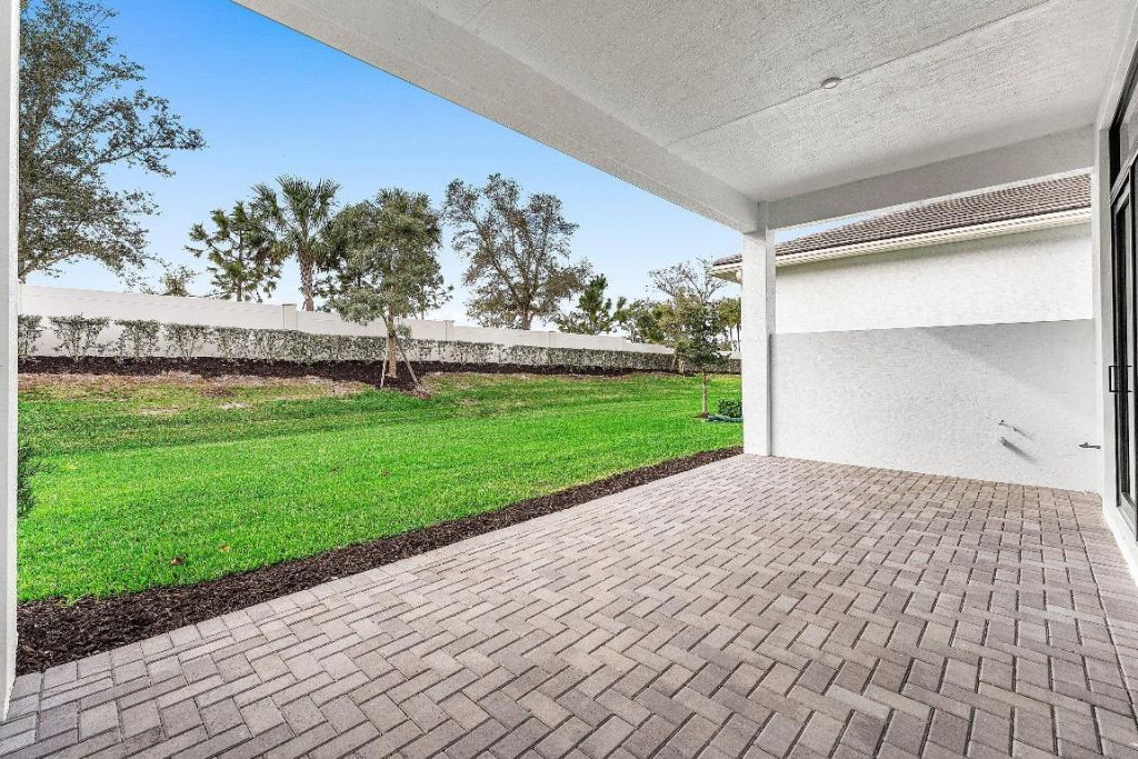 2752 SE Ashfield Drive, Port Saint Lucie, FL 34984 Photo