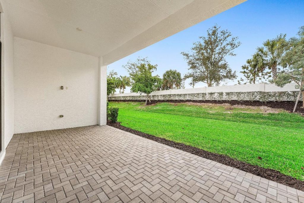 2752 SE Ashfield Drive, Port Saint Lucie, FL 34984 Photo