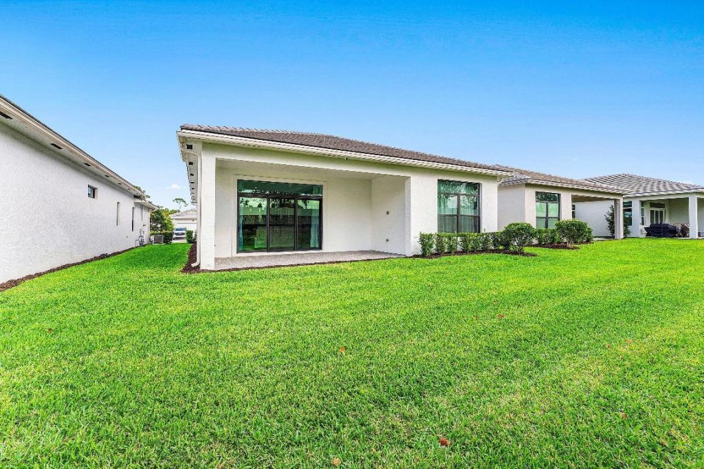 2752 SE Ashfield Drive, Port Saint Lucie, FL 34984 Photo