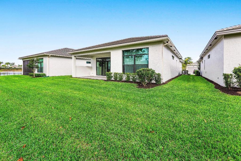 2752 SE Ashfield Drive, Port Saint Lucie, FL 34984 Photo
