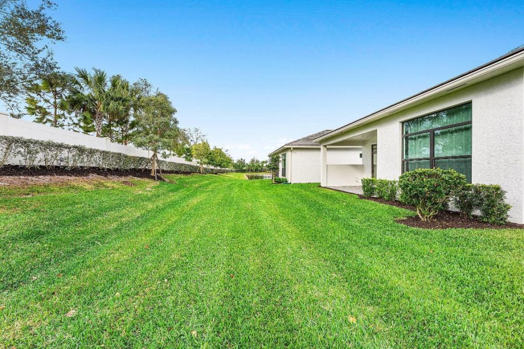 2752 SE Ashfield Drive, Port Saint Lucie, FL 34984 Photo