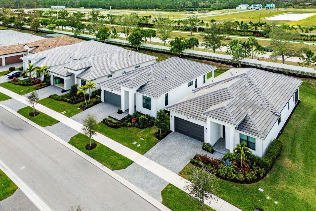 2752 SE Ashfield Drive, Port Saint Lucie, FL 34984 Photo