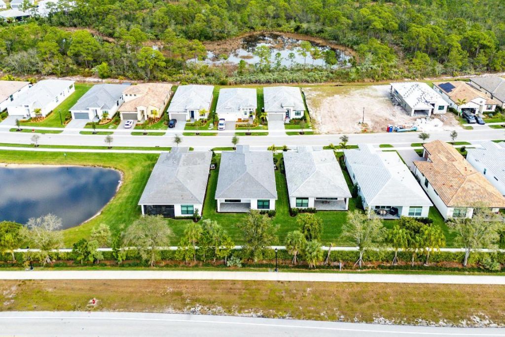 2752 SE Ashfield Drive, Port Saint Lucie, FL 34984 Photo