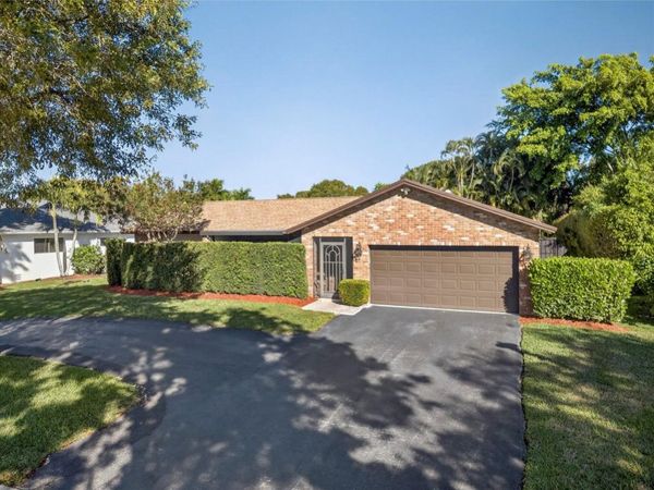 10975 NW 20th Dr, Coral Springs, FL 33071