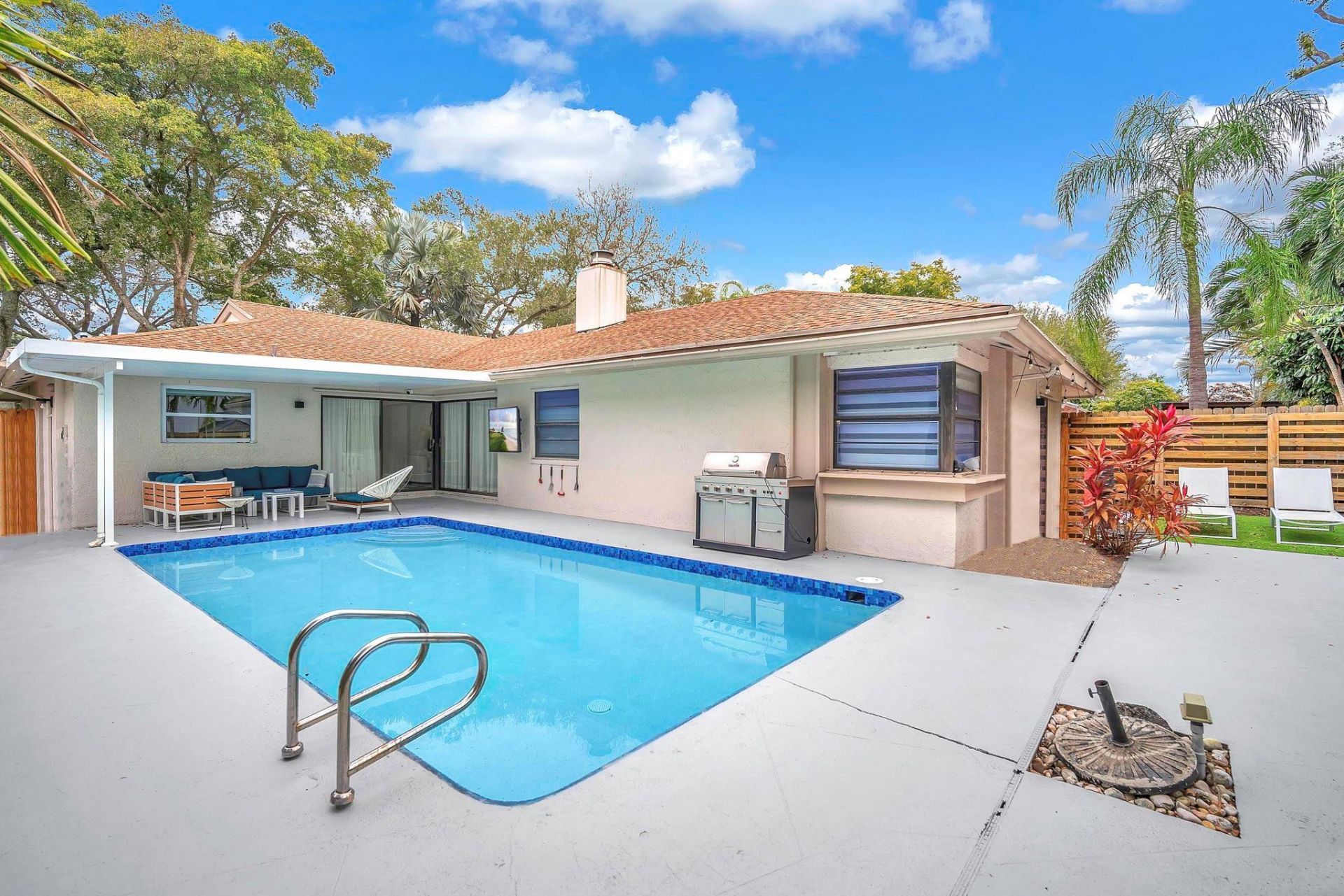 136 Greens Road, Hollywood, FL 33021 Photo