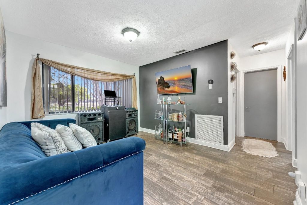 1221 SW 59th Avenue, Plantation, FL 33317 Photo