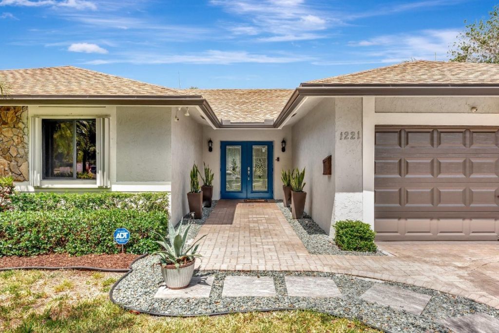 1221 SW 59th Avenue, Plantation, FL 33317 Photo