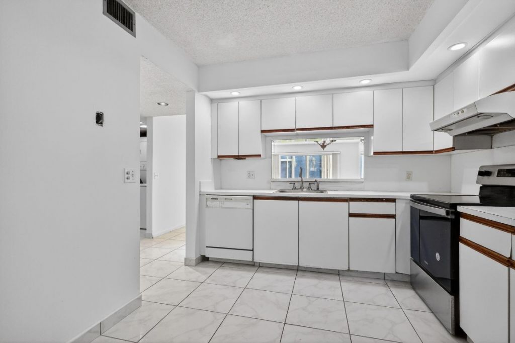 12500 SW 6th Street, Unit 110 N, Pembroke Pines, FL 33027 Photo