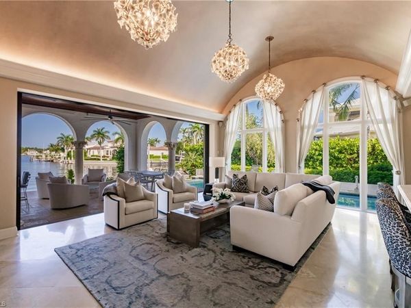 2450 Tarpon RD, NAPLES, FL 34102