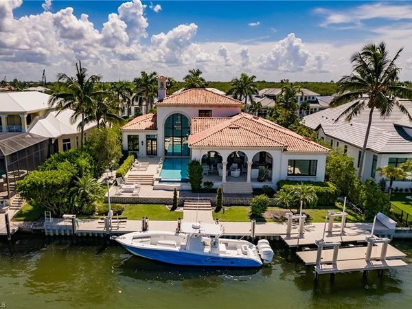 2450 Tarpon RD, NAPLES, FL 34102