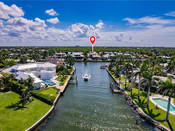 2450 Tarpon RD, NAPLES, FL 34102