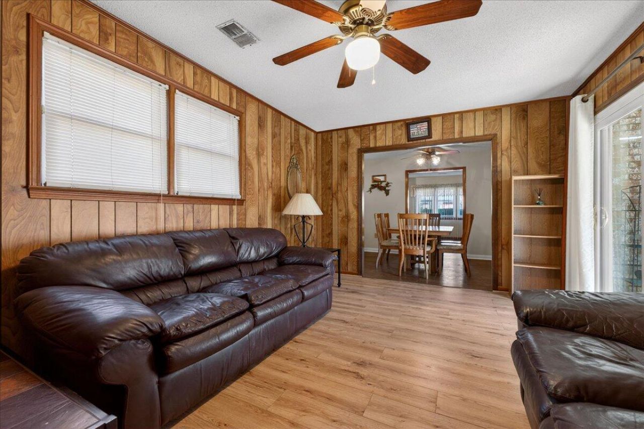 7737 Ovaldale Drive Photo 10