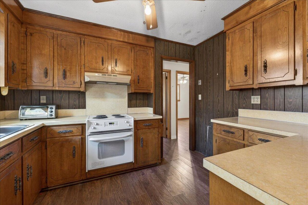 7737 Ovaldale Drive Photo 12