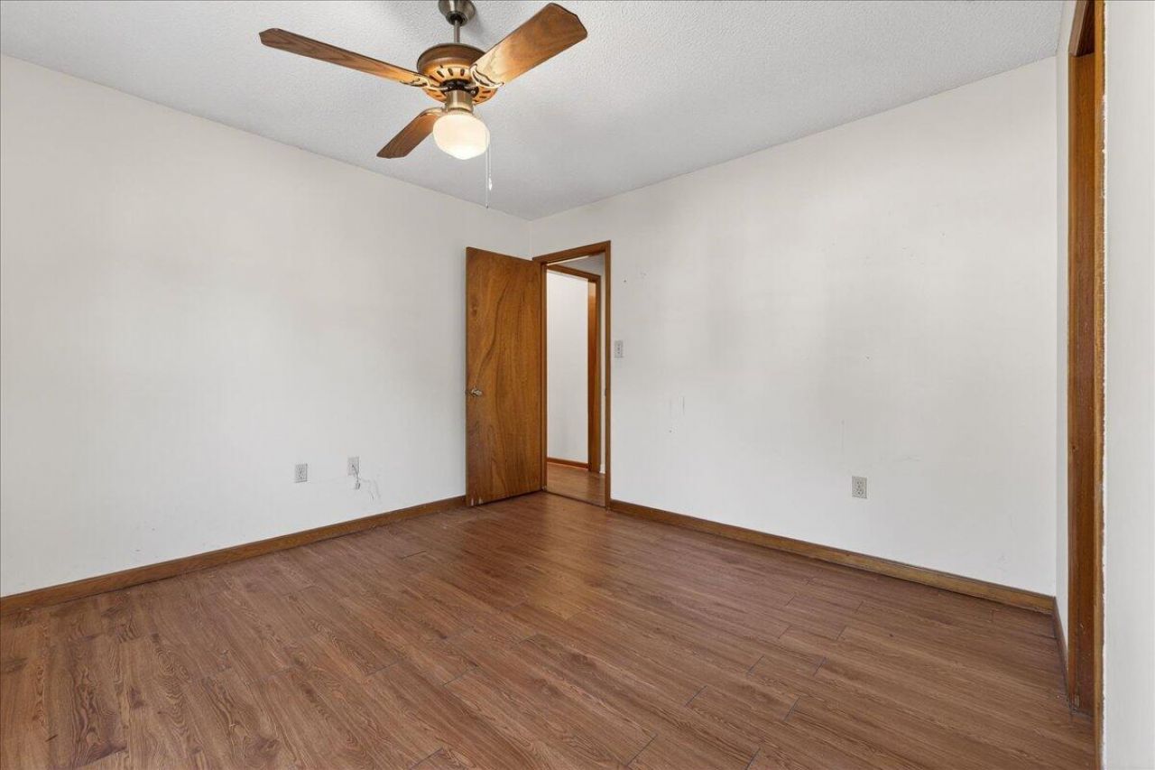 7737 Ovaldale Drive Photo 16