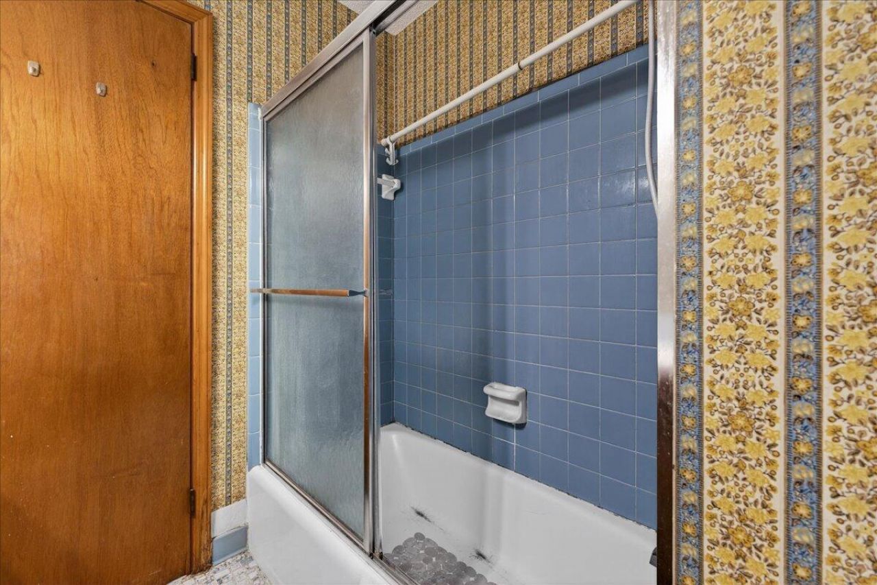 7737 Ovaldale Drive Photo 22