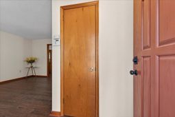 7737 Ovaldale Drive photo 4