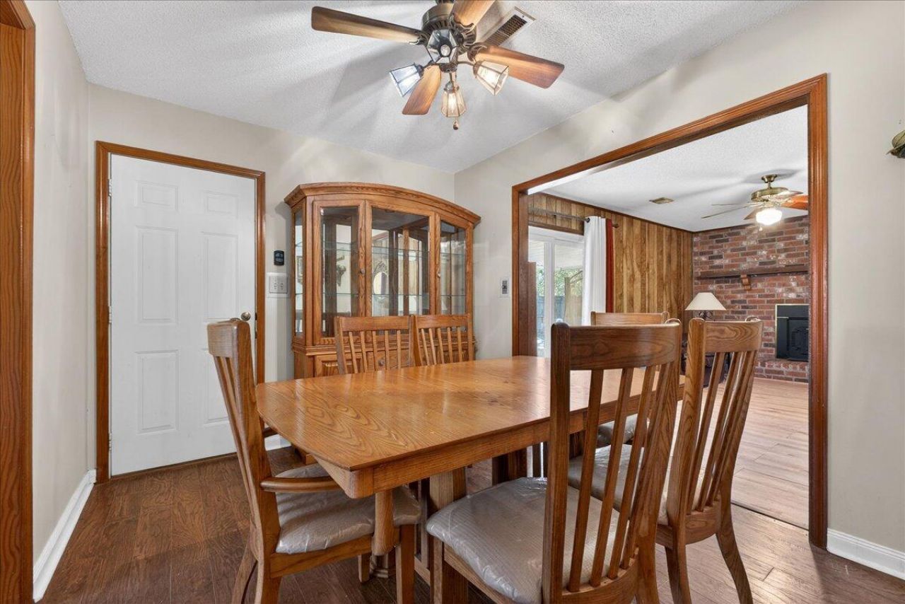 7737 Ovaldale Drive Photo 7