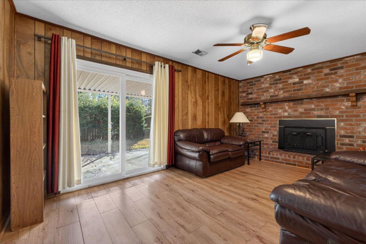 7737 Ovaldale Drive Photo 9