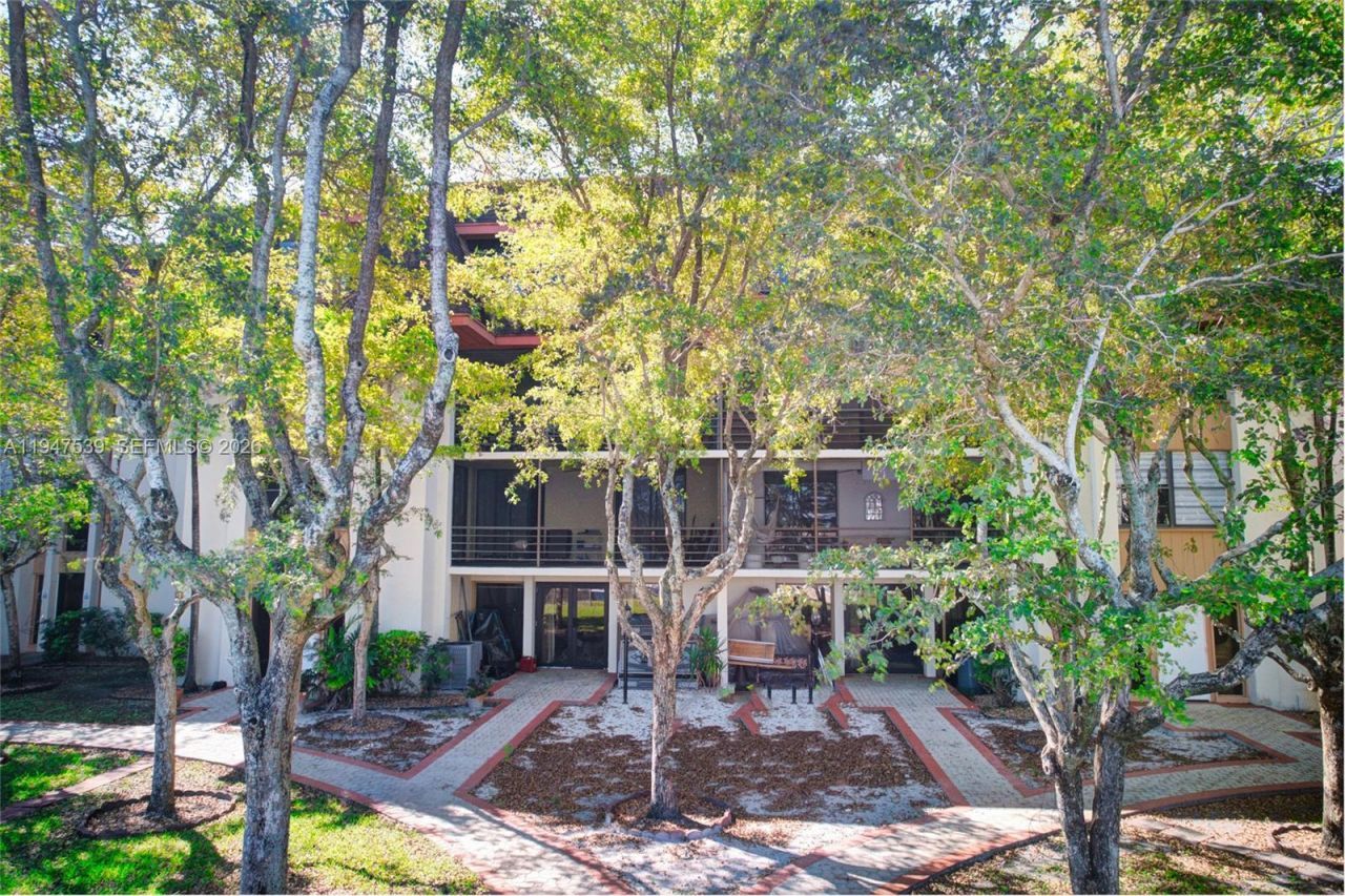 671 NE 195th St , Unit 329E, Miami, FL 33179 Photo