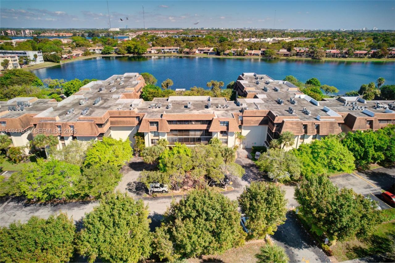 671 NE 195th St , Unit 329E, Miami, FL 33179 Photo