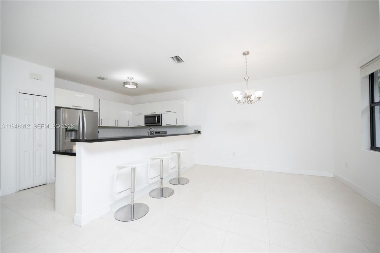 9866 NW 10th St, Miami, FL 33172 Photo