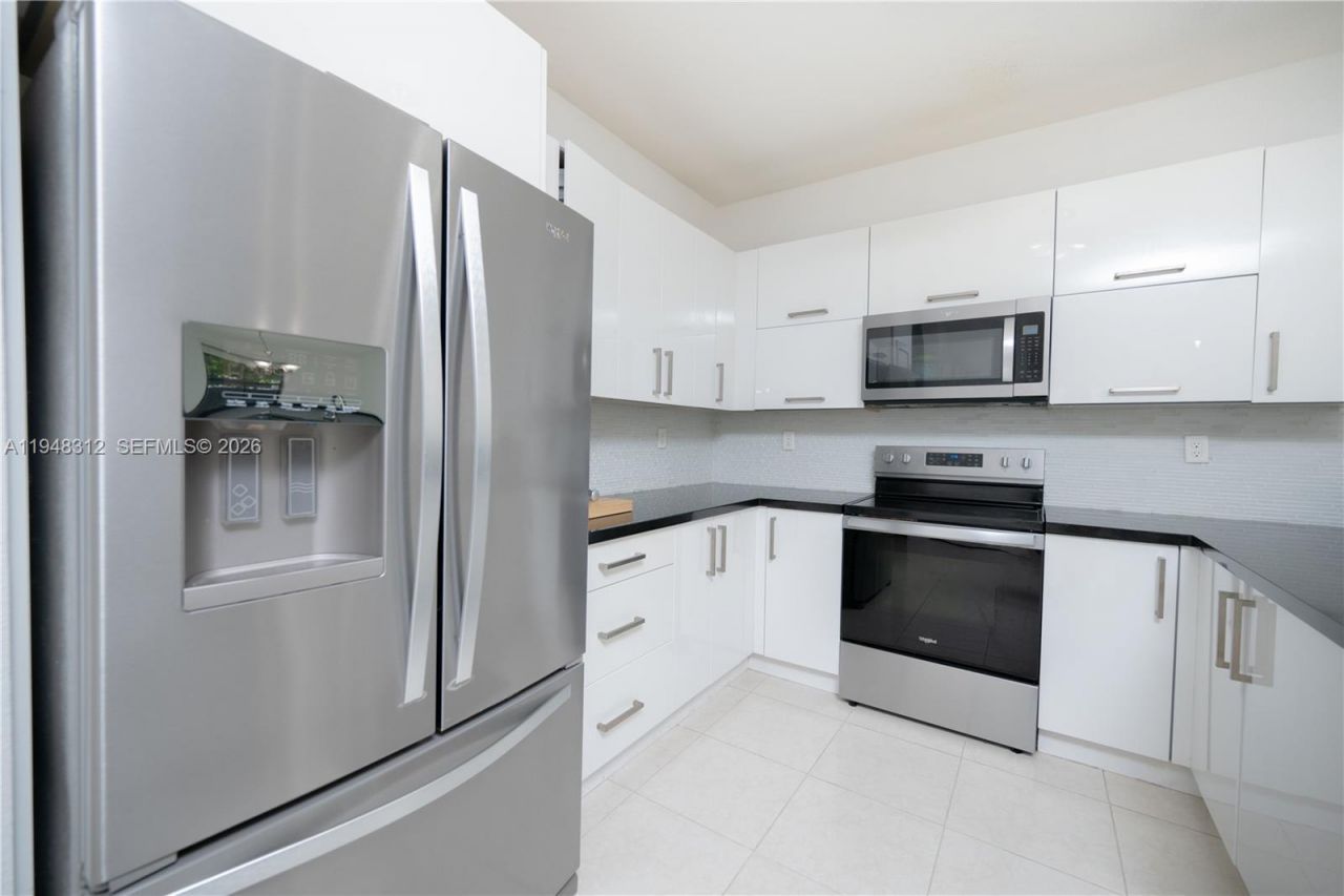 9866 NW 10th St, Miami, FL 33172 Photo