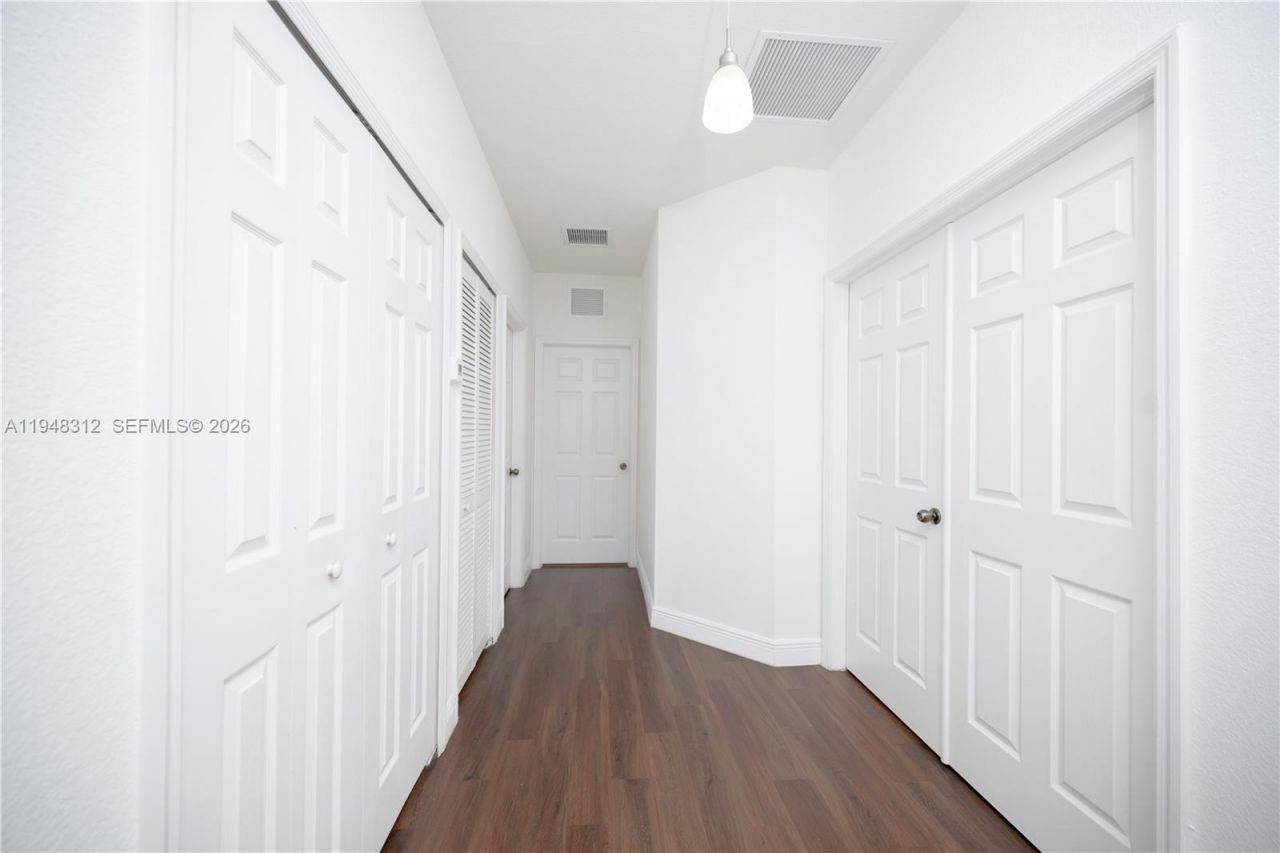 9866 NW 10th St, Miami, FL 33172 Photo