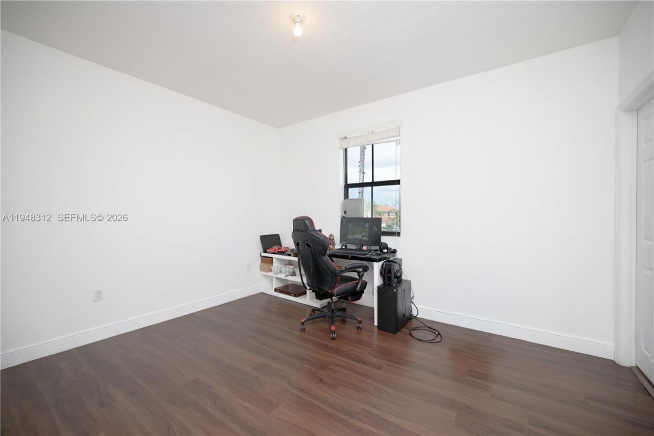 9866 NW 10th St, Miami, FL 33172 Photo