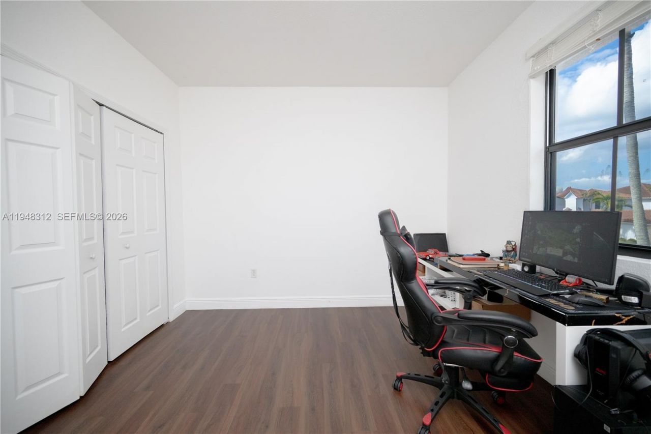 9866 NW 10th St, Miami, FL 33172 Photo