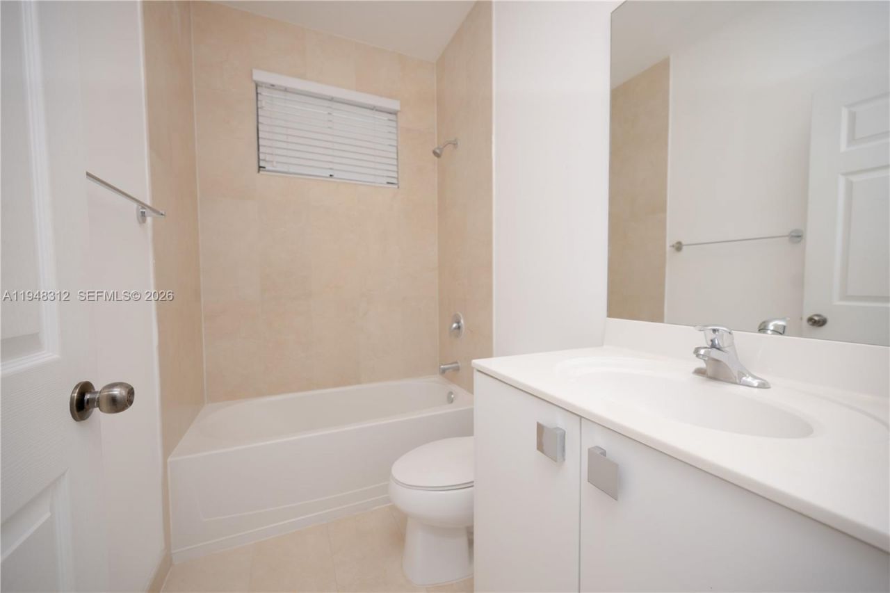 9866 NW 10th St, Miami, FL 33172 Photo